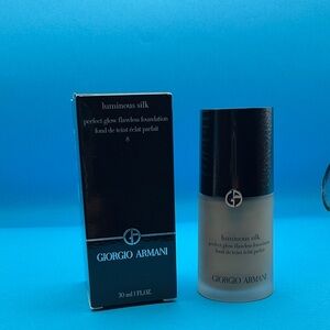 Giorgio Armani Luminous Silk Foundation - Black and Cream Packaging # 8